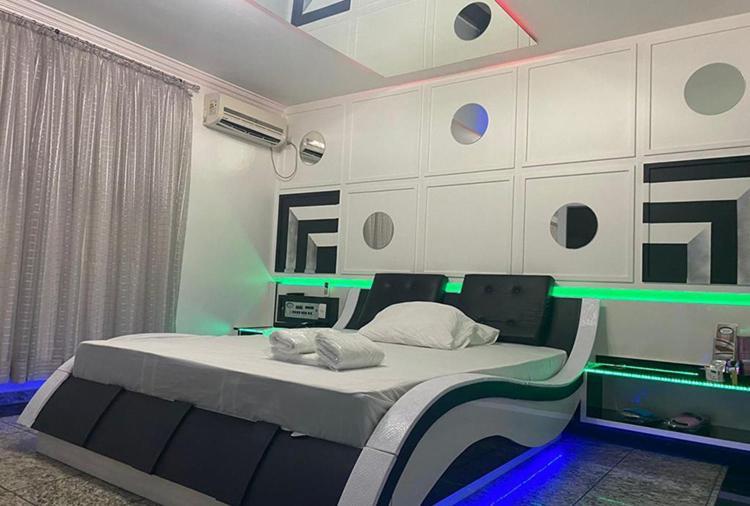 2000 Hotel do amor